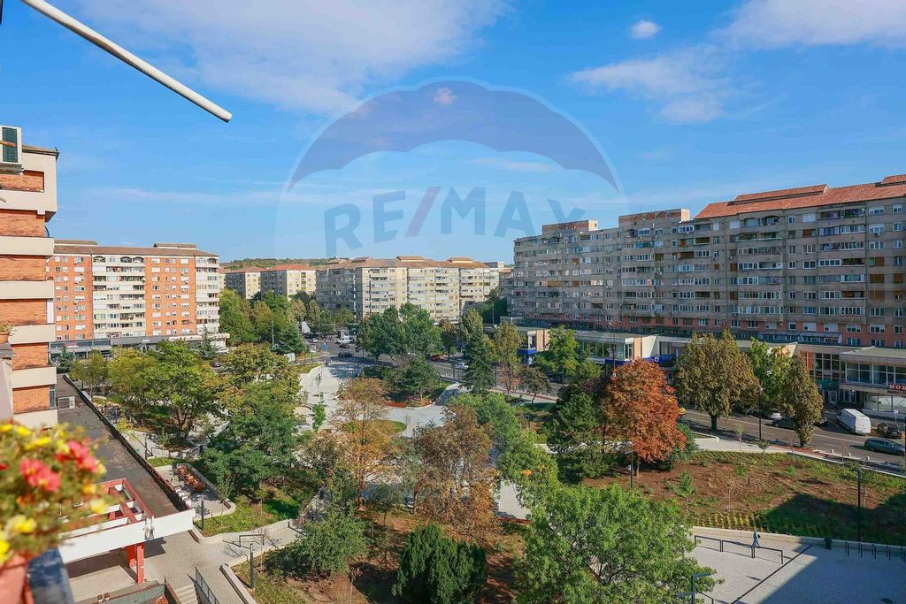 De vânzare apartament 2 camere zona Rogerius- vedere Par...