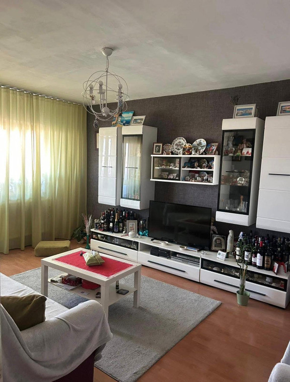 Apartament 2 camere, decomandat - zona Grivitei
