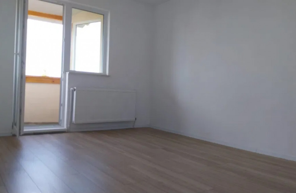 Apartament 2 camere, decomandat - zona Florilor