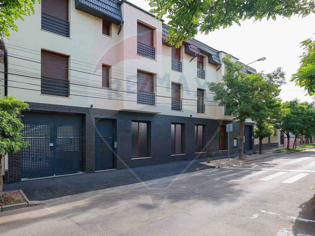 Spațiu comercial open space de vânzare, 102 mp, ultrace...