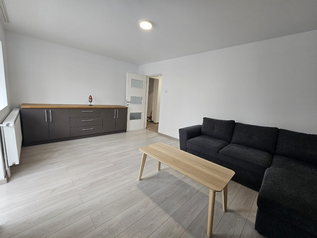 Apartament 4 camere etaj 1 semimobilat Calea Zarandului , vis-a-vis de