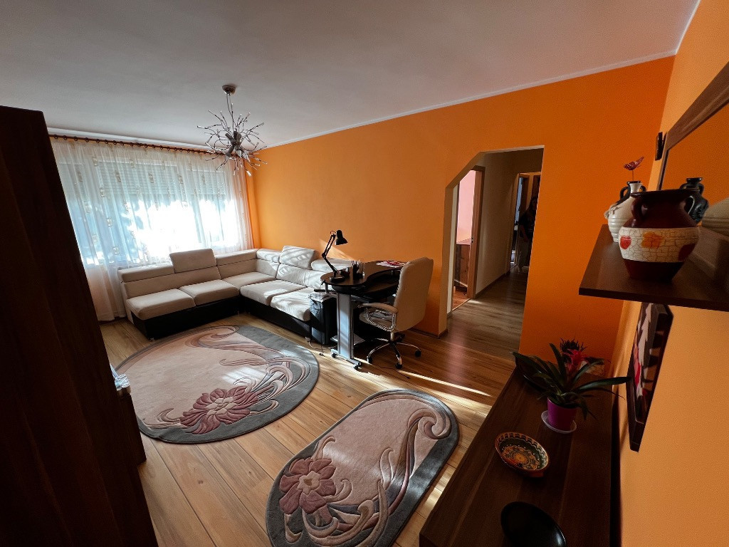 De închiriat apartament 3 camere Micro 16