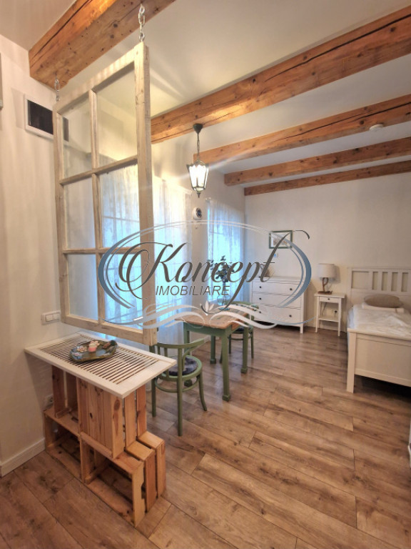 Apartament modern cu parcare, pe strada Horea