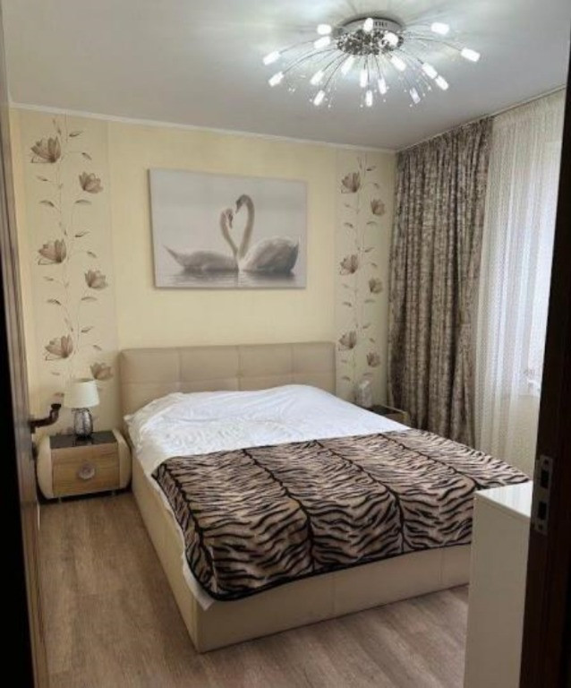 Metrou 1 Decembrie 1918, apart 3 cam, supf. 57 mp, et. 4/8