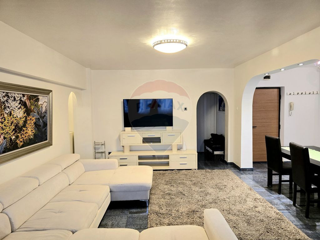 Apartament cu 3 camere de închiriat în zona Aurel Vlaicu