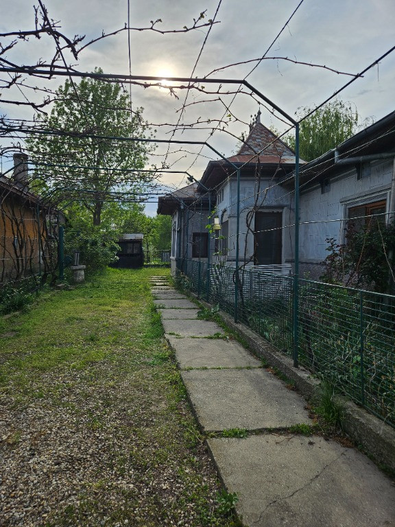 Casa locuibila 100 mp cu teren 1000 mp in Obobesti, Dambovita