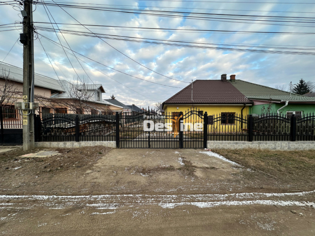 Spațiu comercial, 40mp, lângă transportul public - Tăt?