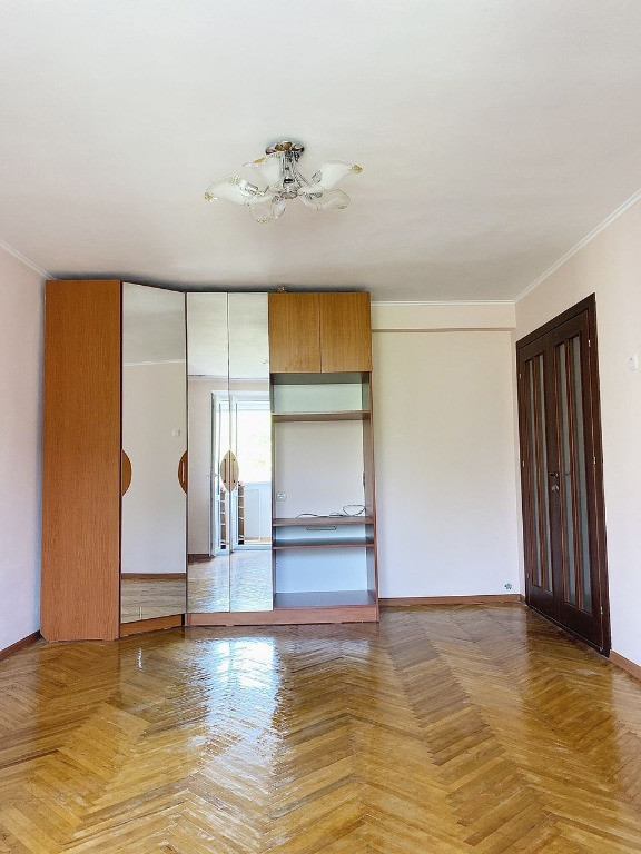 2 camere aproape de MALL SAGULUI