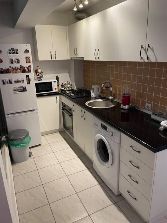 Apartament cu o camera , decomandat