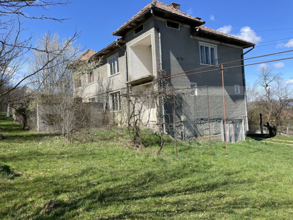 Duplex 3camere,bucatarie,2bai,beci