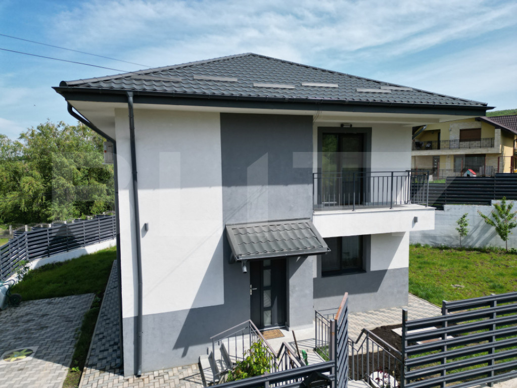 Casa , 4 camere, 100 mp utili, 390 mp teren, zona Bucium