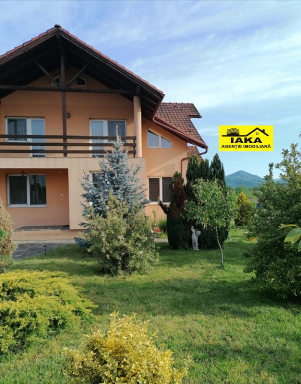 Zona Dumbravei, casa 10ari teren