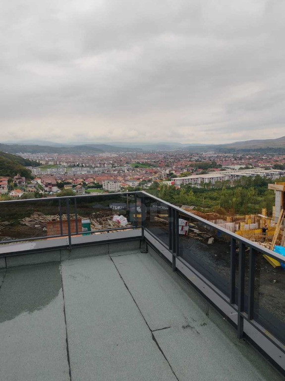 Casa tip duplex cu terasa circulabila in zona METRO Floresti