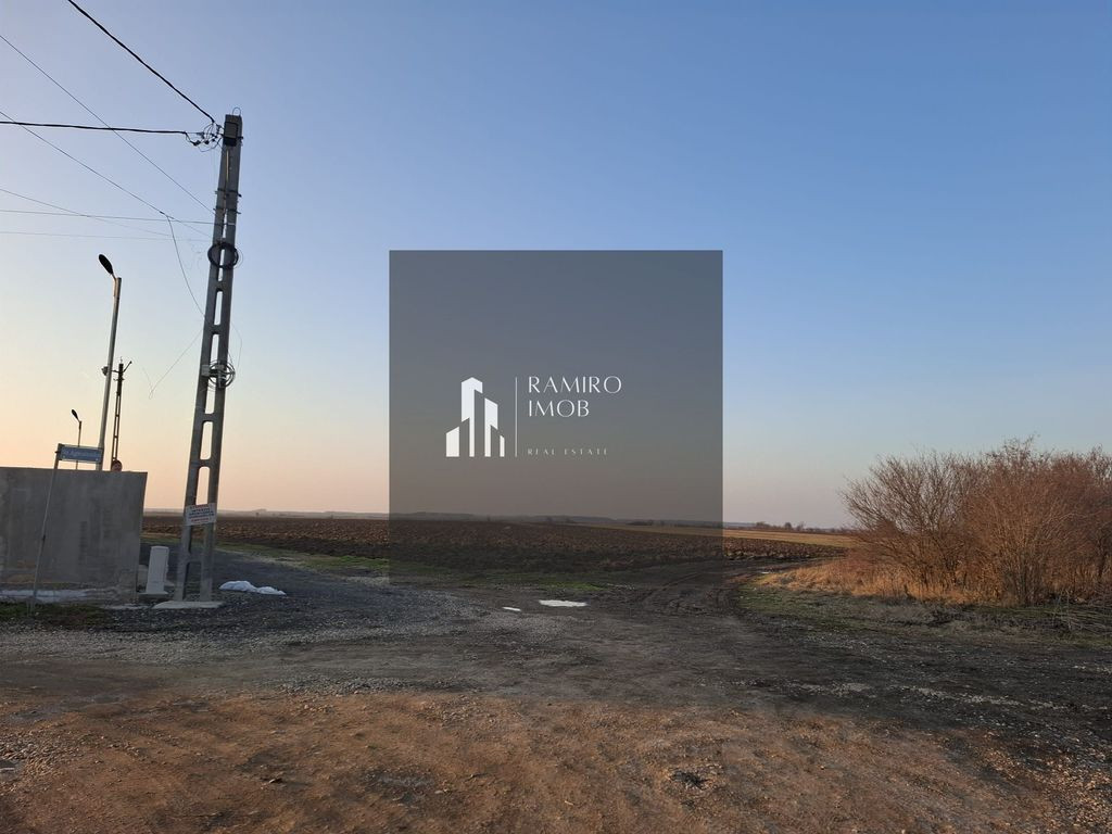 Crevedia - Darza , teren si casa batraneasca