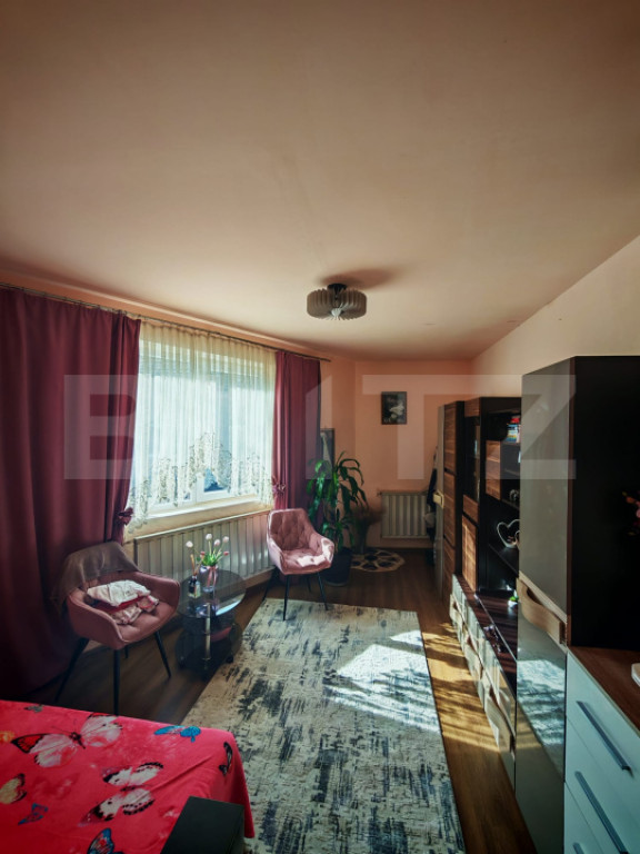 Casa cu 3 camere, 100 mp, zona centrala