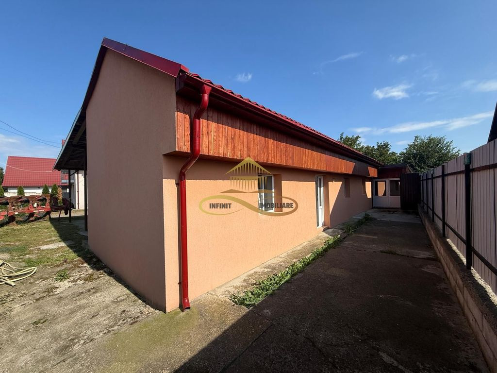 Casa de vanzare in Bacau Saucesti cu potential comercial