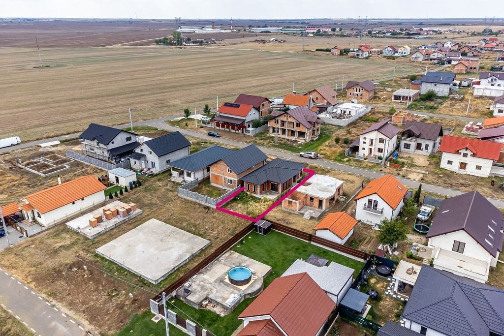 Casă nefinisata la sol in Fântânele, cartier nou Comsi...