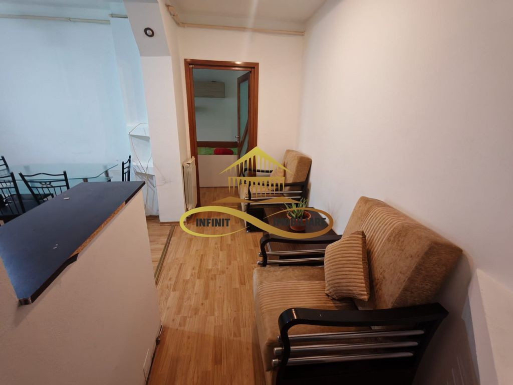 De închiriat apartament 2 camere decomandate, etaj 1