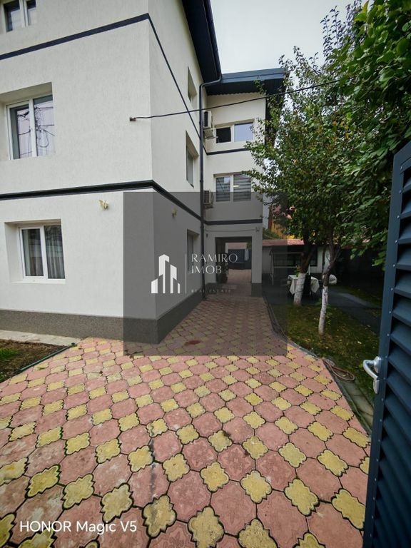 Casa 6 camere 165mp + 160m curte liber Piata Sudului, Obr...