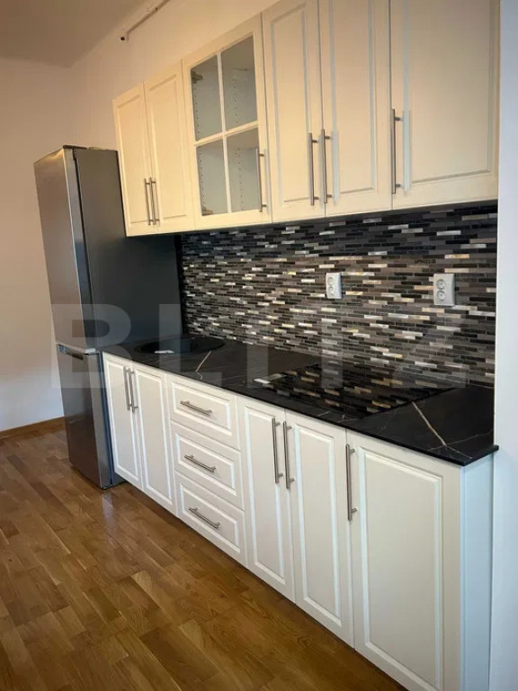 Eleganță și confort: casă renovată 2024 singur în curt