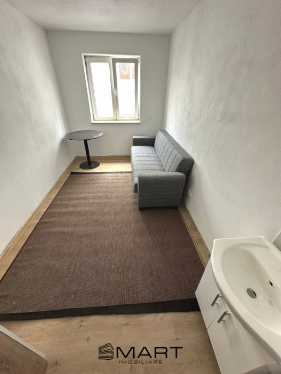 VÂND garsonieră renovată – pretabilă birou – zona Vasile Aaron