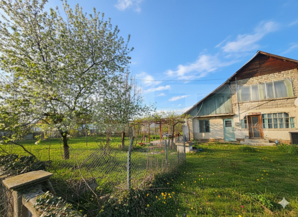 Teren 1100 mp Gheboieni | Front 48 m | Casă cu potențial d