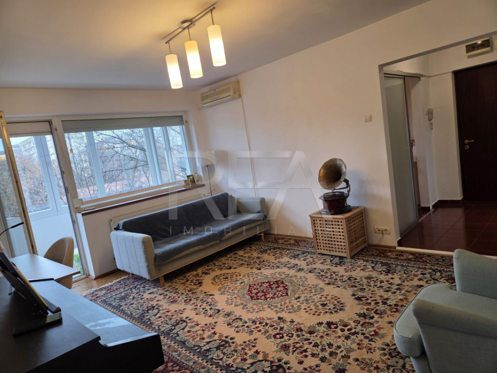 3 camere, et 4/9, bloc anvelopat-Piata Drumul Taberei