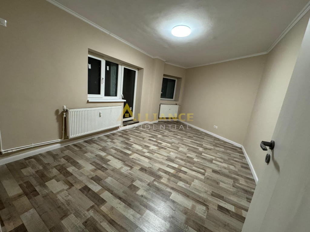 Apartament 3 camere, decomandat - 300 m de Metrou Aparatorii