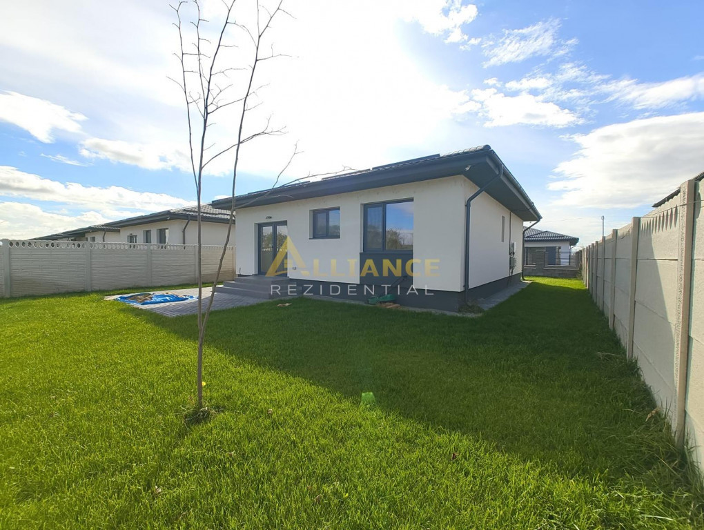 Casa individuala - 3 camere--PANOURI SOLARE