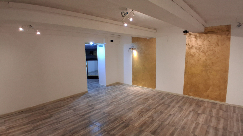 Spațiu comercial, 100 mp + curte 150 mp, zona Ultracentral