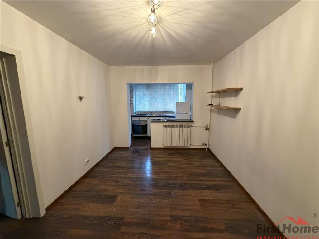 Garsoniera parter, de in zona Centrala - Bucegi - Sala Poli