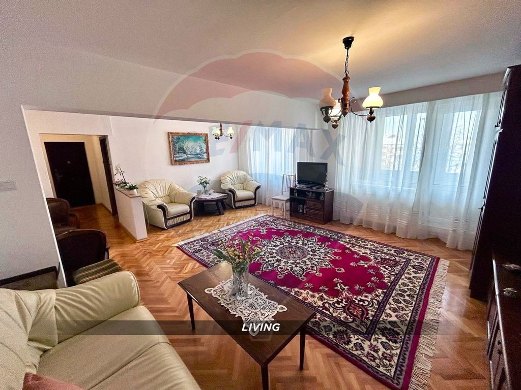 Apartament cu 4 camere de inchiriat- zona ULTRACENTRALA