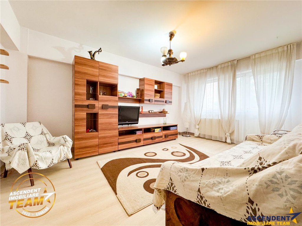 FILM!Decomandat,2bai,2balcoane,etaj1, parcare in curte,mobil