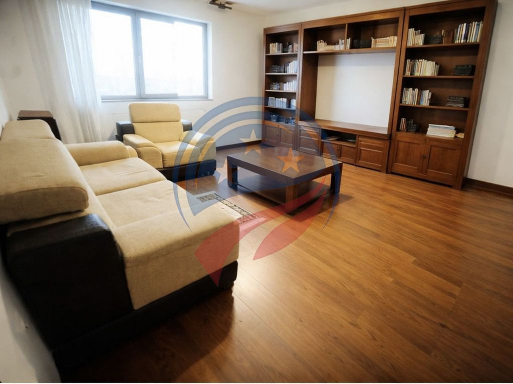 Apartament spațios cu 3 camere, etaj 1, zonă centrală ...