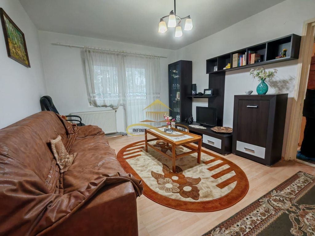 Inchiriez apartament 3 camere semidecomandate, etaj 1, zo...