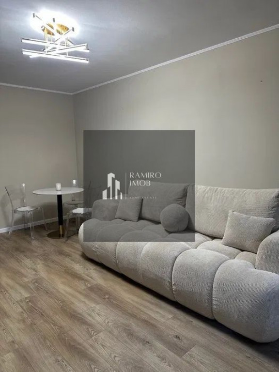 3 Camere - Metrou 1 Decembrie la 3 minute - Centrala Proprie