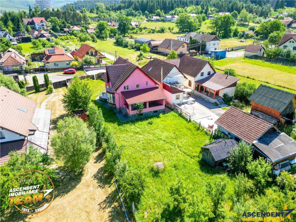 FILM! Casa noua,Covasna,cu fotovoltaic, garaj,curte,2 terase