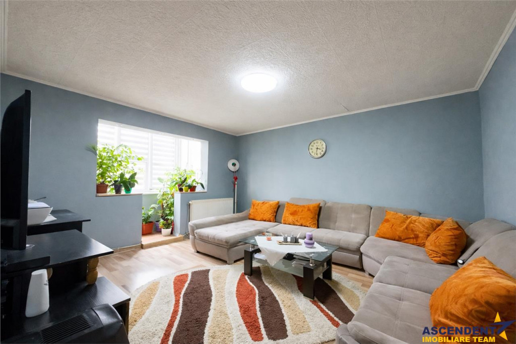 LIVE! Camin decomandat,4 camere,2 bai, conditii apreciabile,