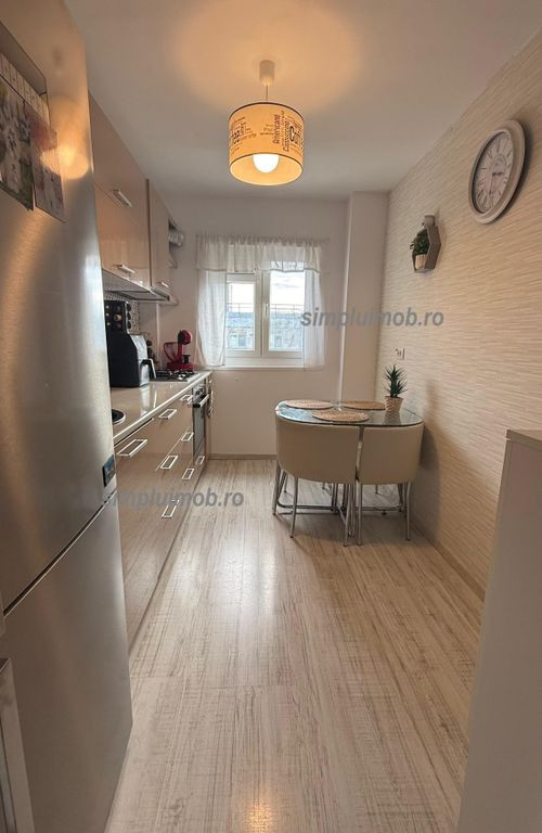 Metrou 1 Decembrie 2 camere Decomandat 57mp