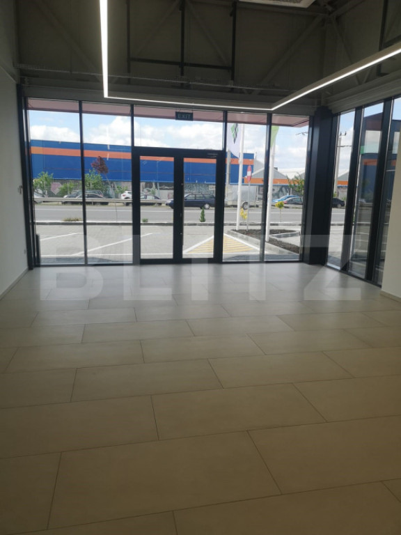 Spatiu comercial, 122 mp, zona FORD