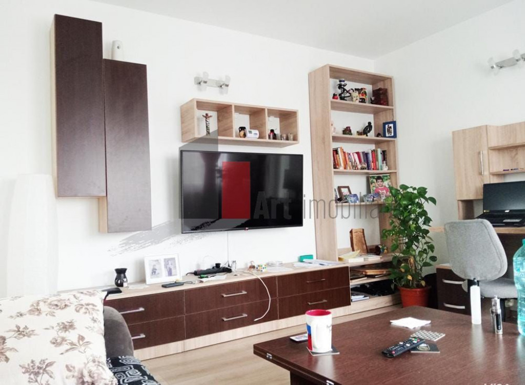 Vânzare apartament 3 camere cu centrală Apărătorii Pa...