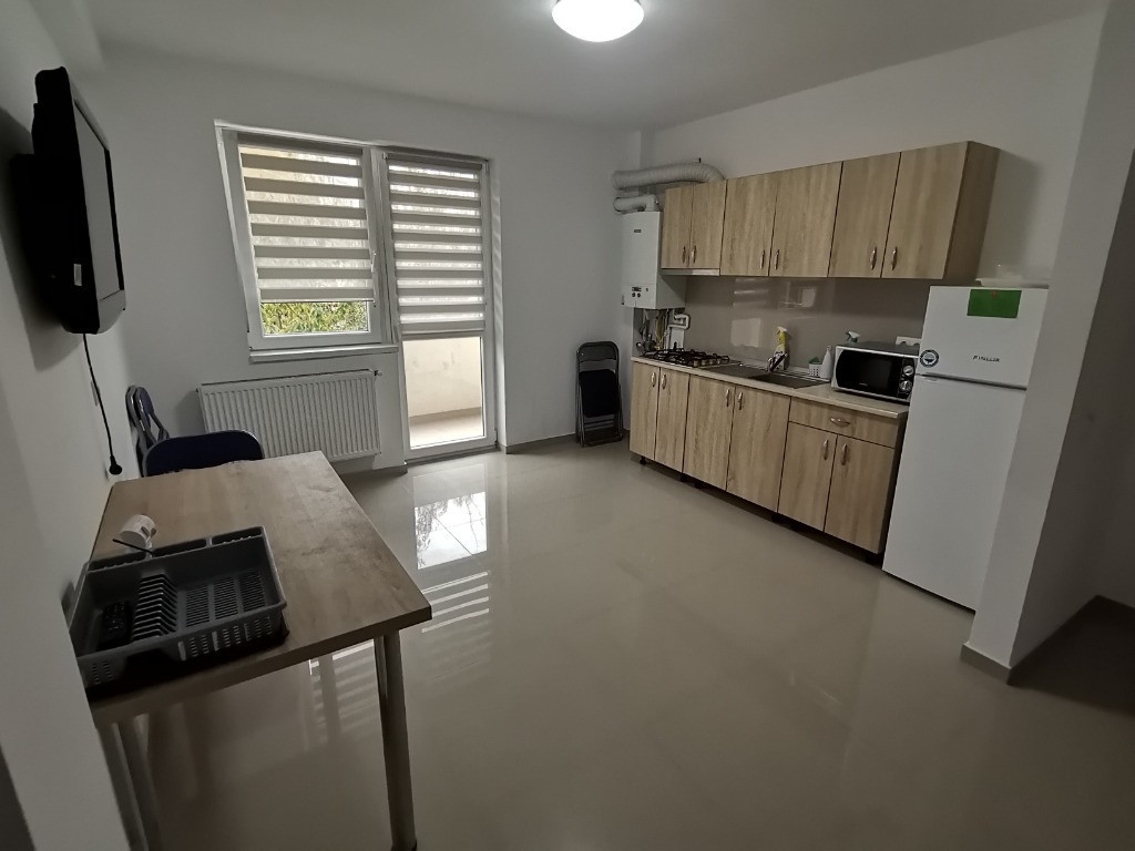 Apartament 2 camere decomandate – Calea Cisnădiei (în spate la Peco)