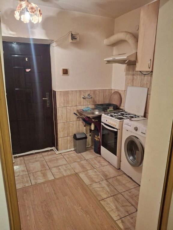 Vânzare garsonieră situată în Podu Roș,