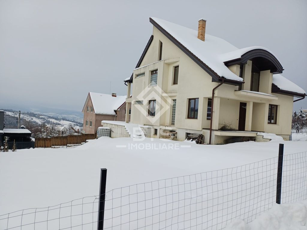 Casă individuală cu demisol, parter și etaj – 186mp