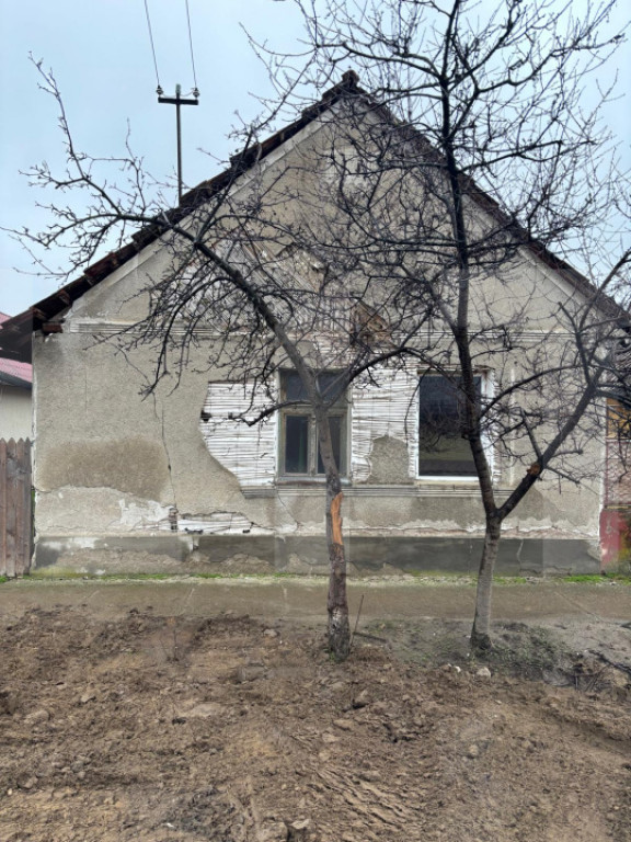 Proprietate de vânzare în Sânpaul – casă + teren mare