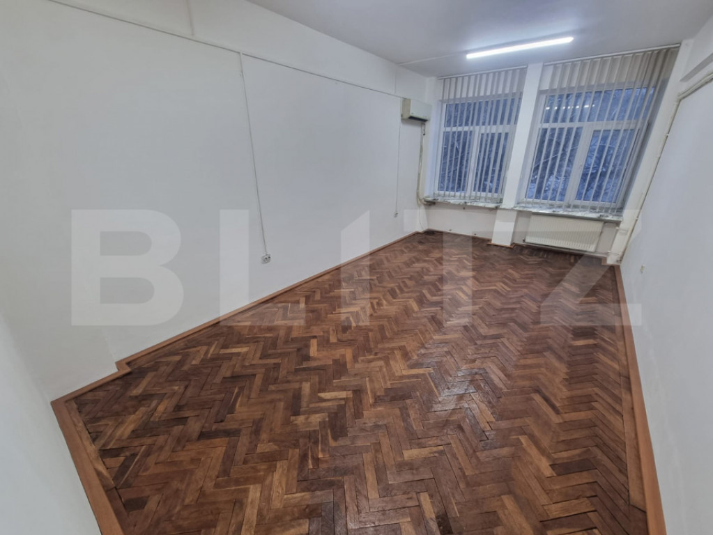 Spatiu de birouri, 22 mp, zona Colegiul Fratii Buzesti