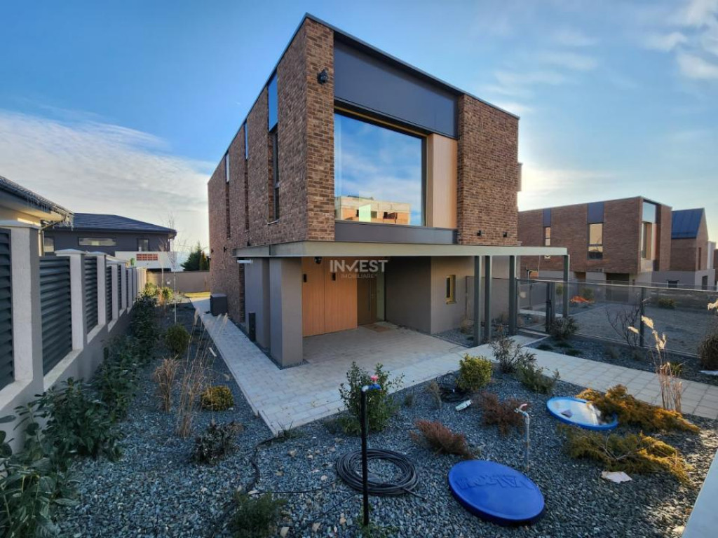 CASA EXCLUSIVISTA, 175mp utili, 5 camere, 3 bai,