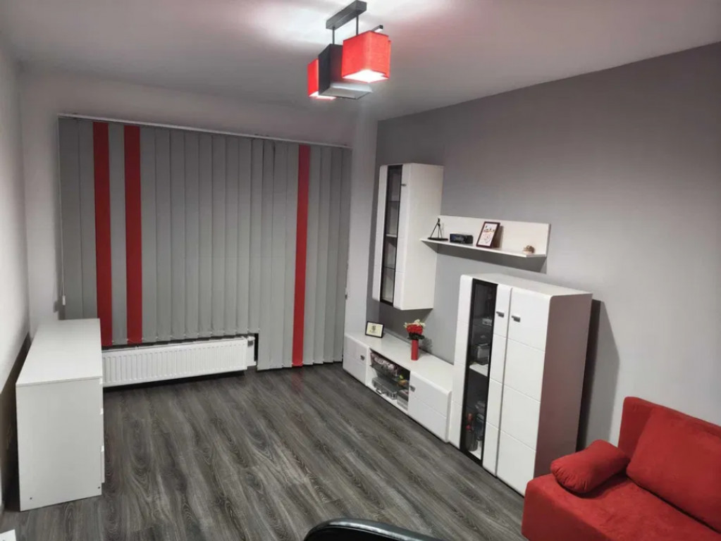 Apartament 2 camere, decomandat - zona Tractorul