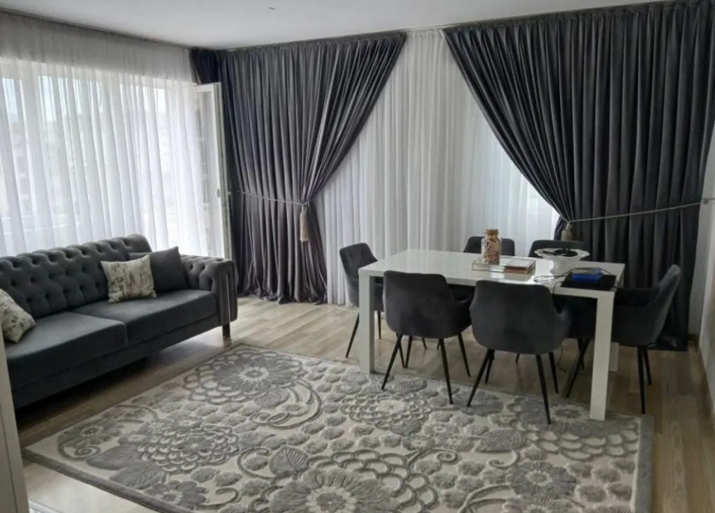 Apartament 3 camere, decomandat - zona Tractorul