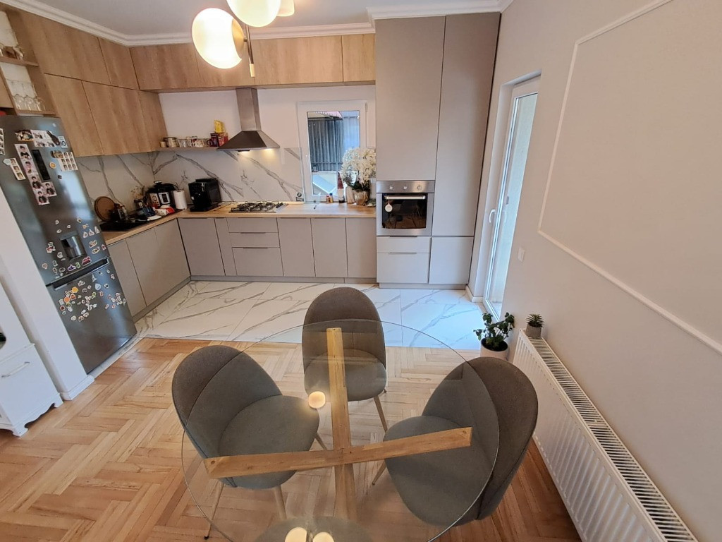 Duplex situat in Floresti zona Terra